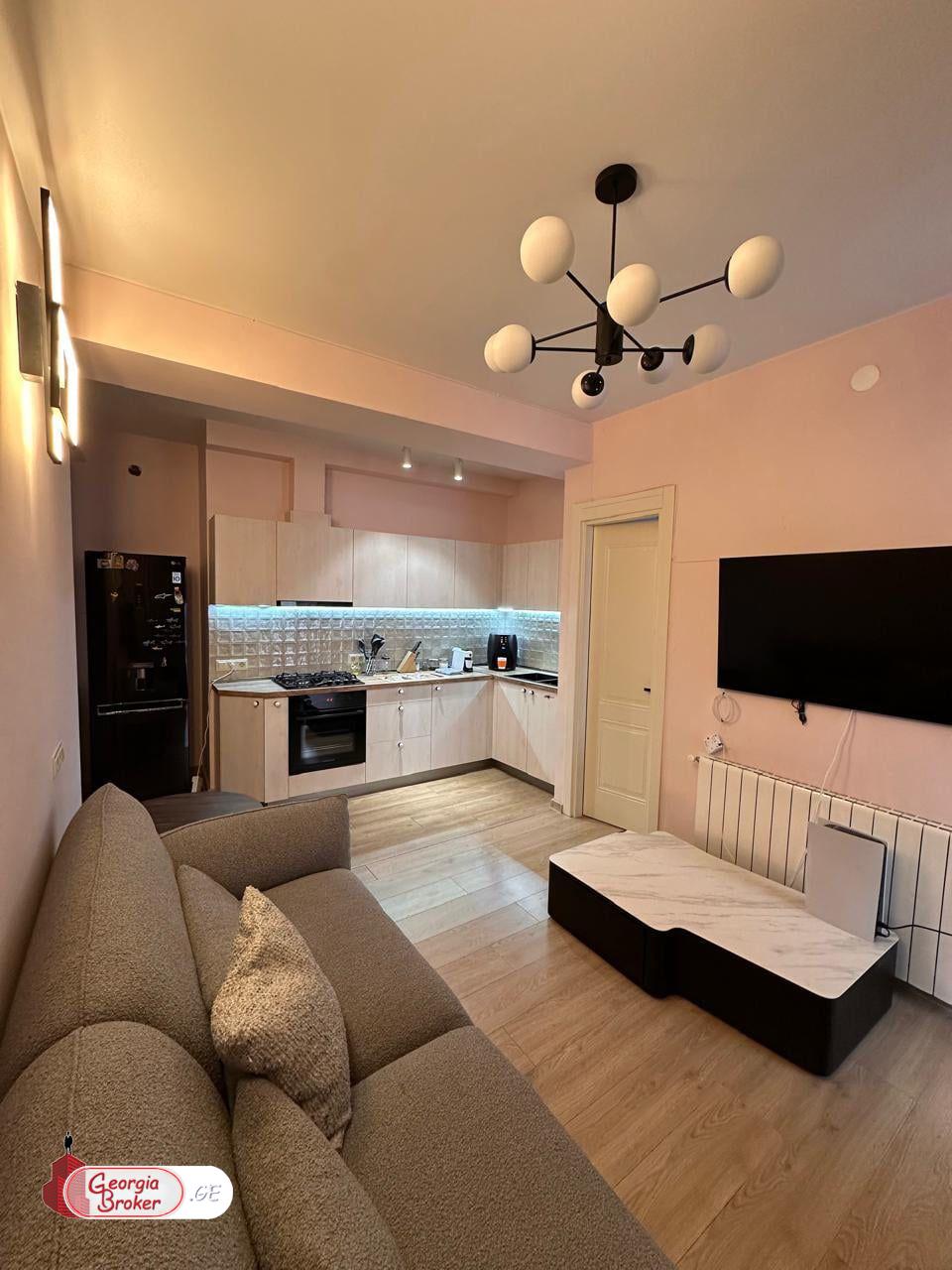 продается квартира с новым ремонтом 3-комнаты